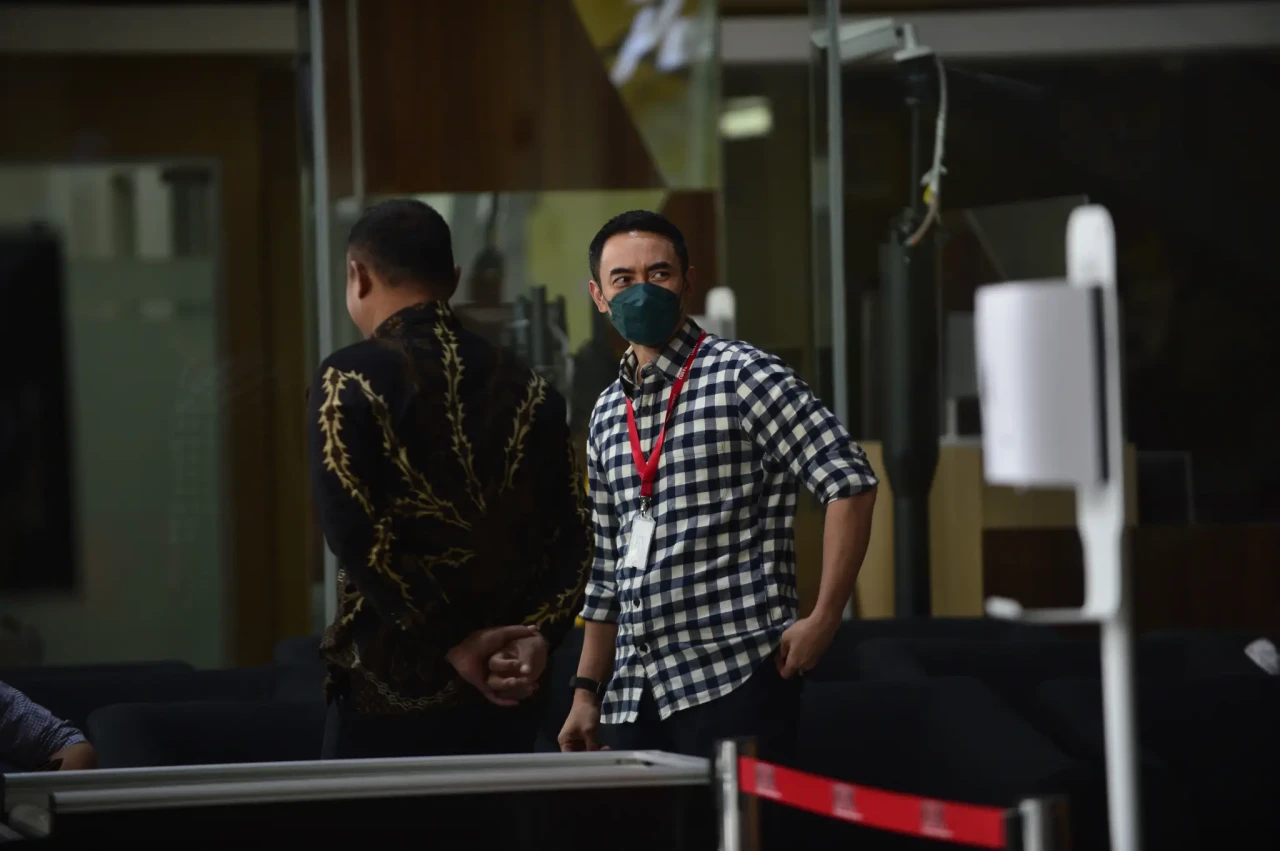 Datangi KPK, Eks Gubernur...
