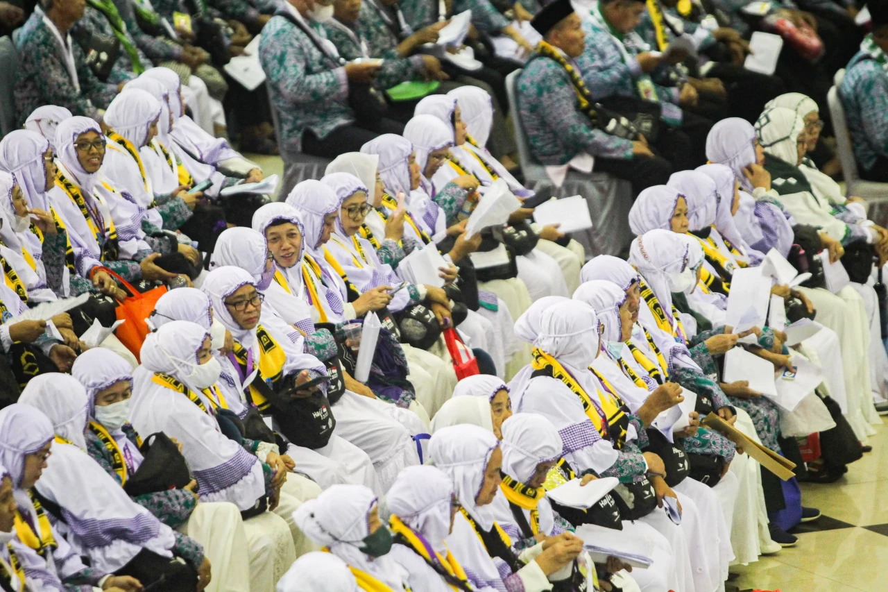 Ratusan Calon Jamaah...