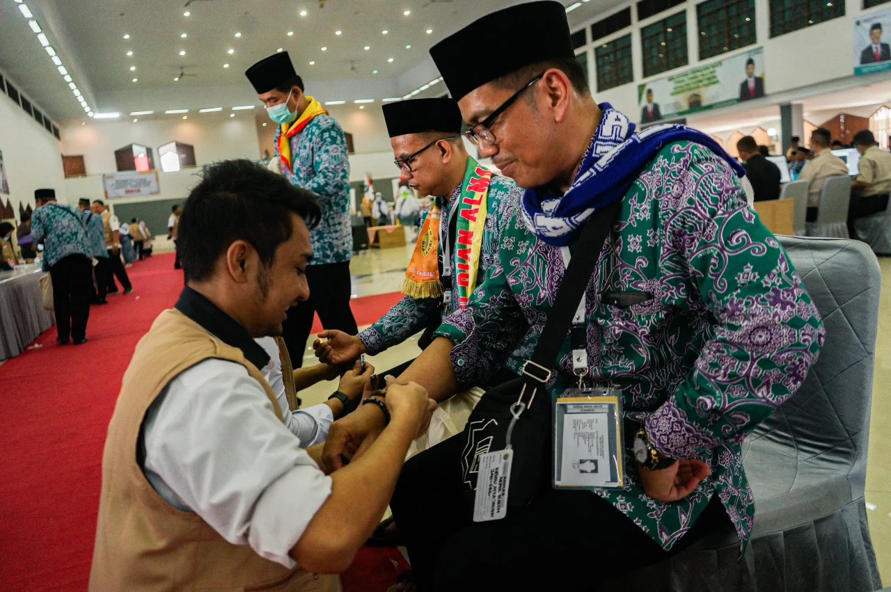 Ratusan Calon Jamaah...