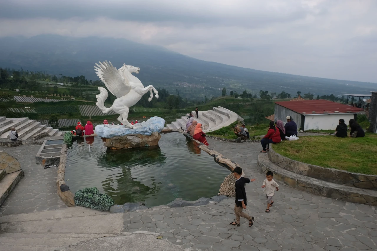 Wisata Alam Negeri Kahyangan...