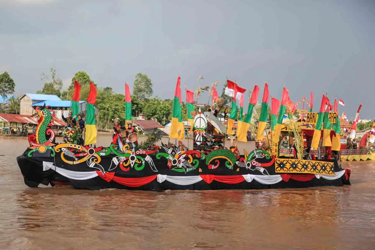 Lomba Perahu Hias Festival...