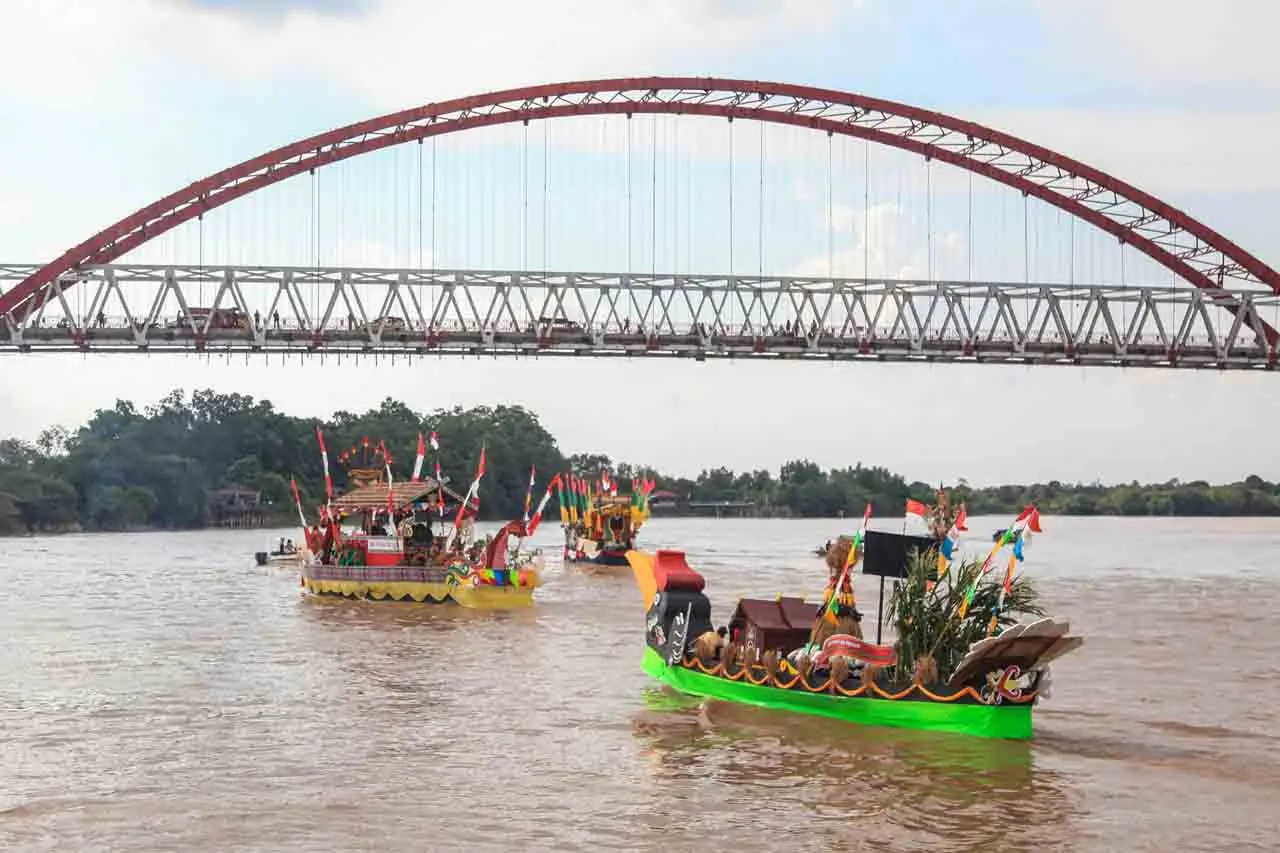 Lomba Perahu Hias Festival...