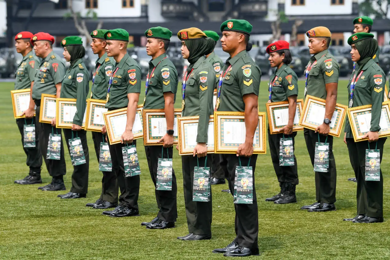 KSAD Berikan Penghargaan...