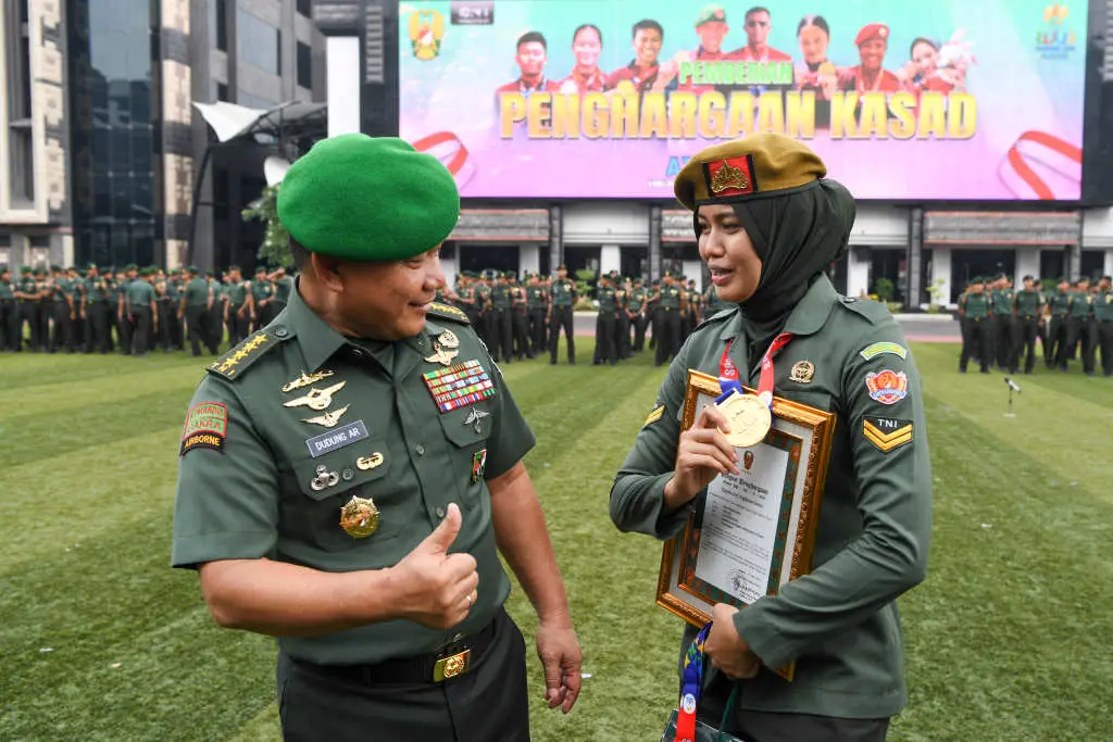 KSAD Berikan Penghargaan...