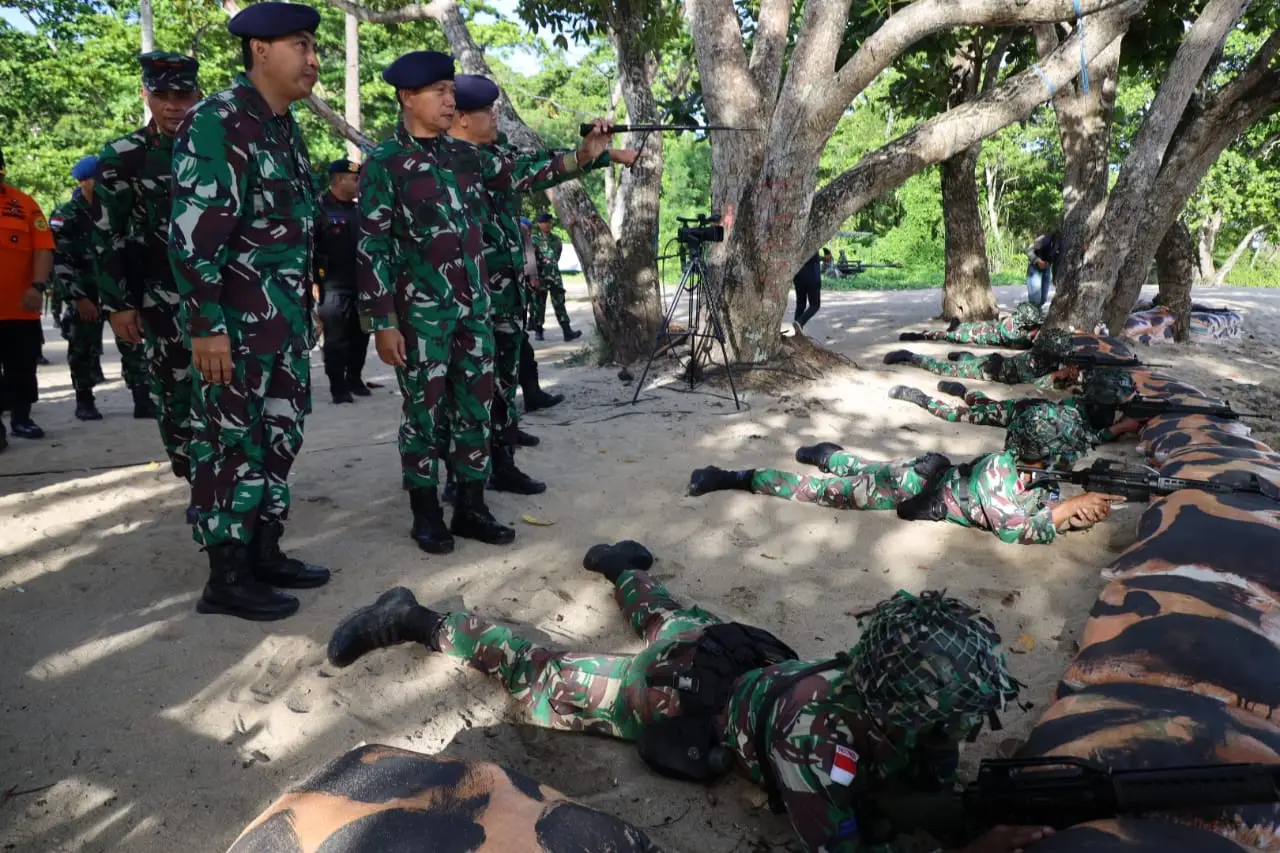 Kerahkan Empat KRI Terbaik...