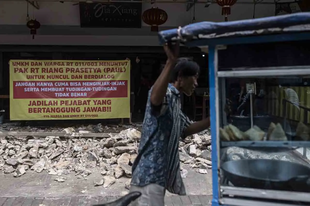 Serobot Bahu Jalan dan...