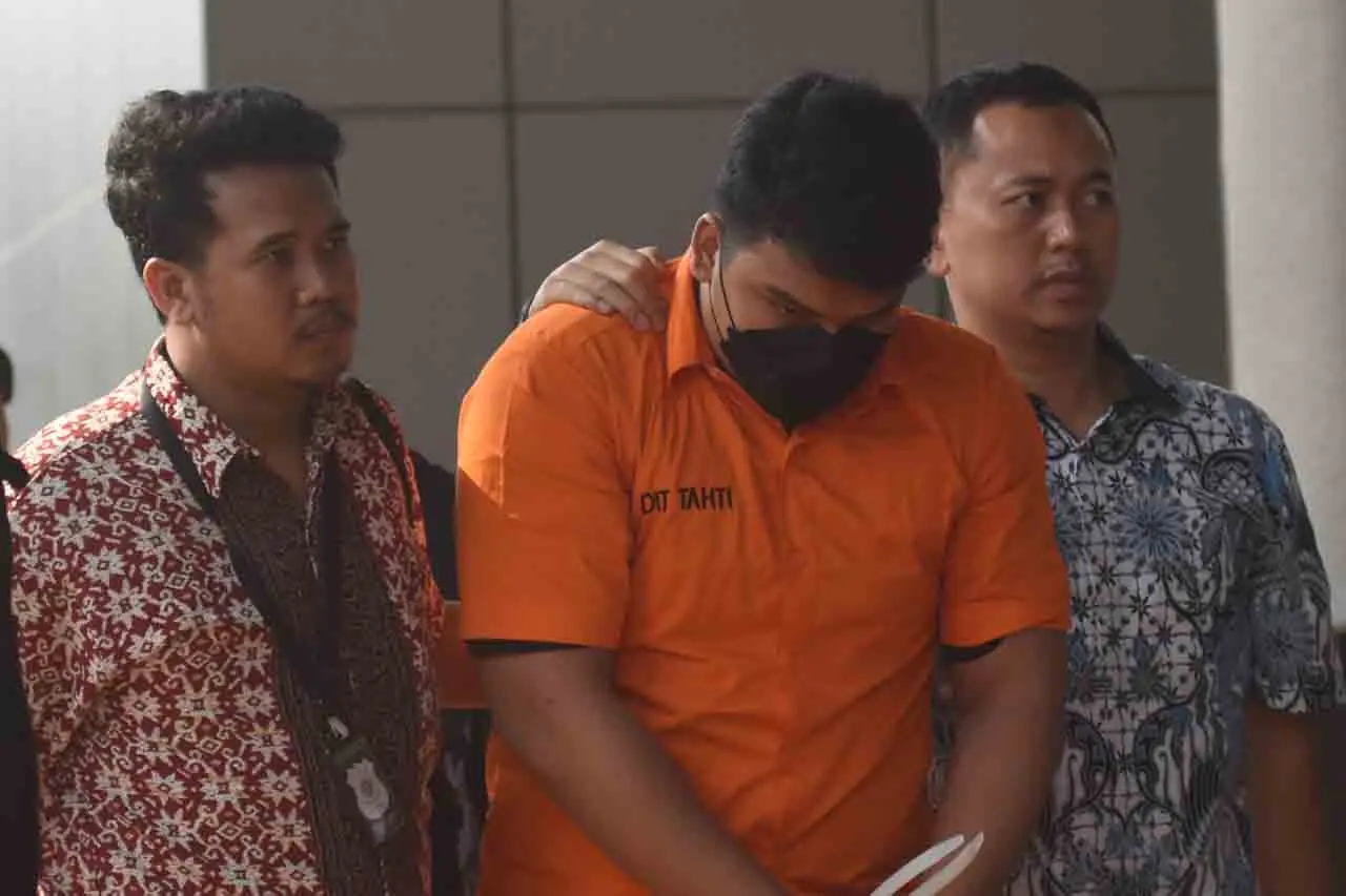 Ditahan di Rutan Cipinang,...