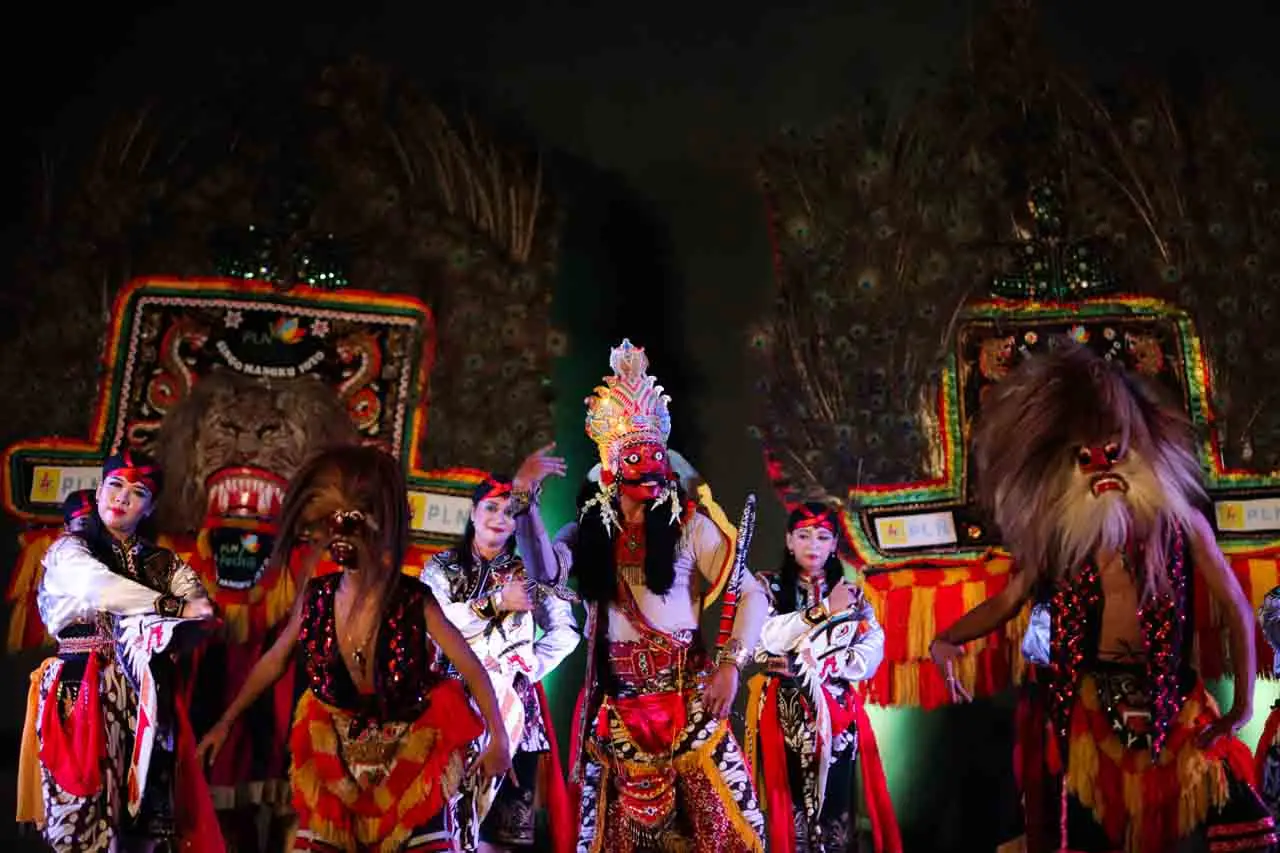 Pertunjukan Reog dan...