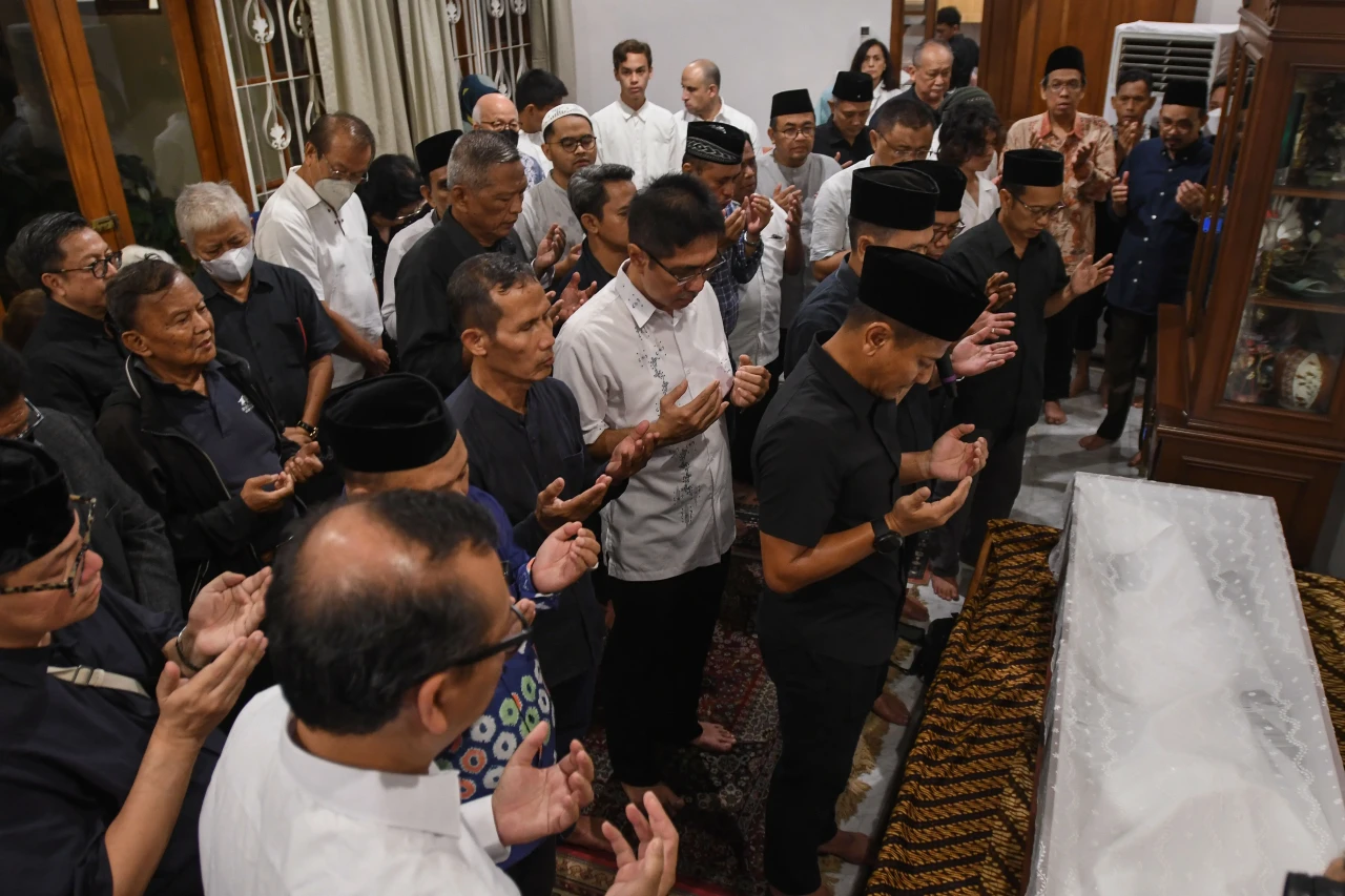 Jenazah Mantan Menteri...