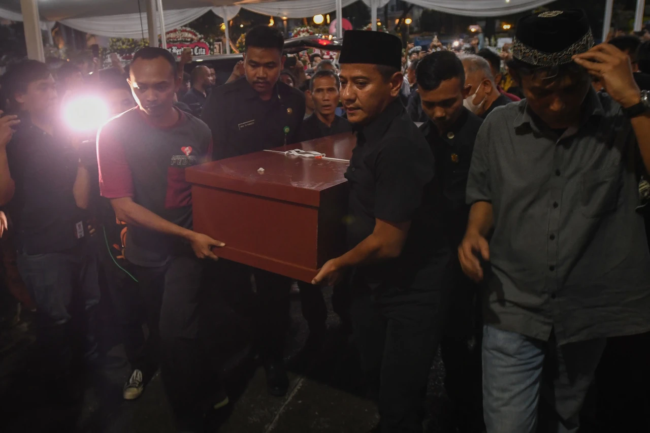 Jenazah Mantan Menteri...