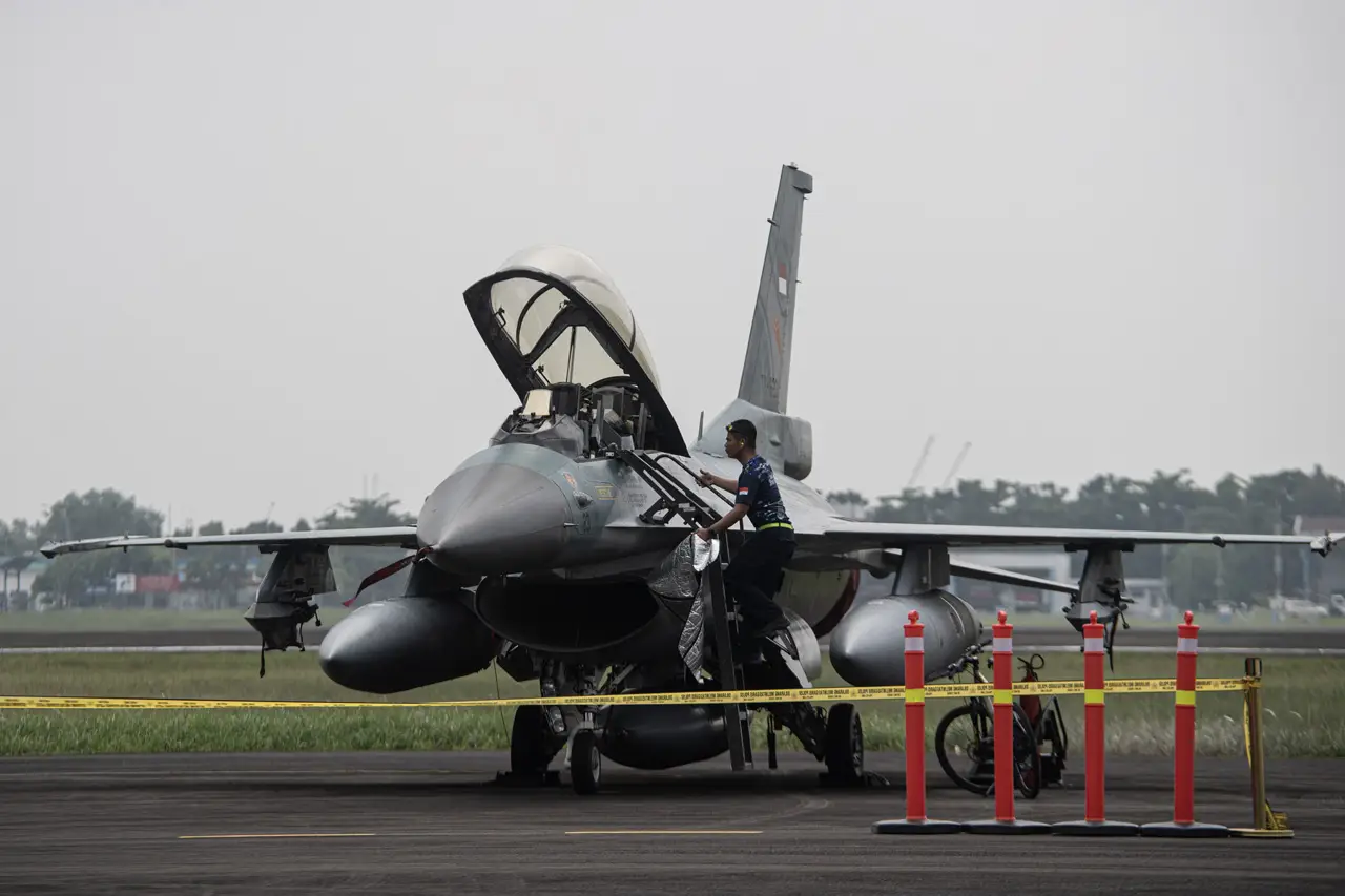Latihan Tempur Jalak...