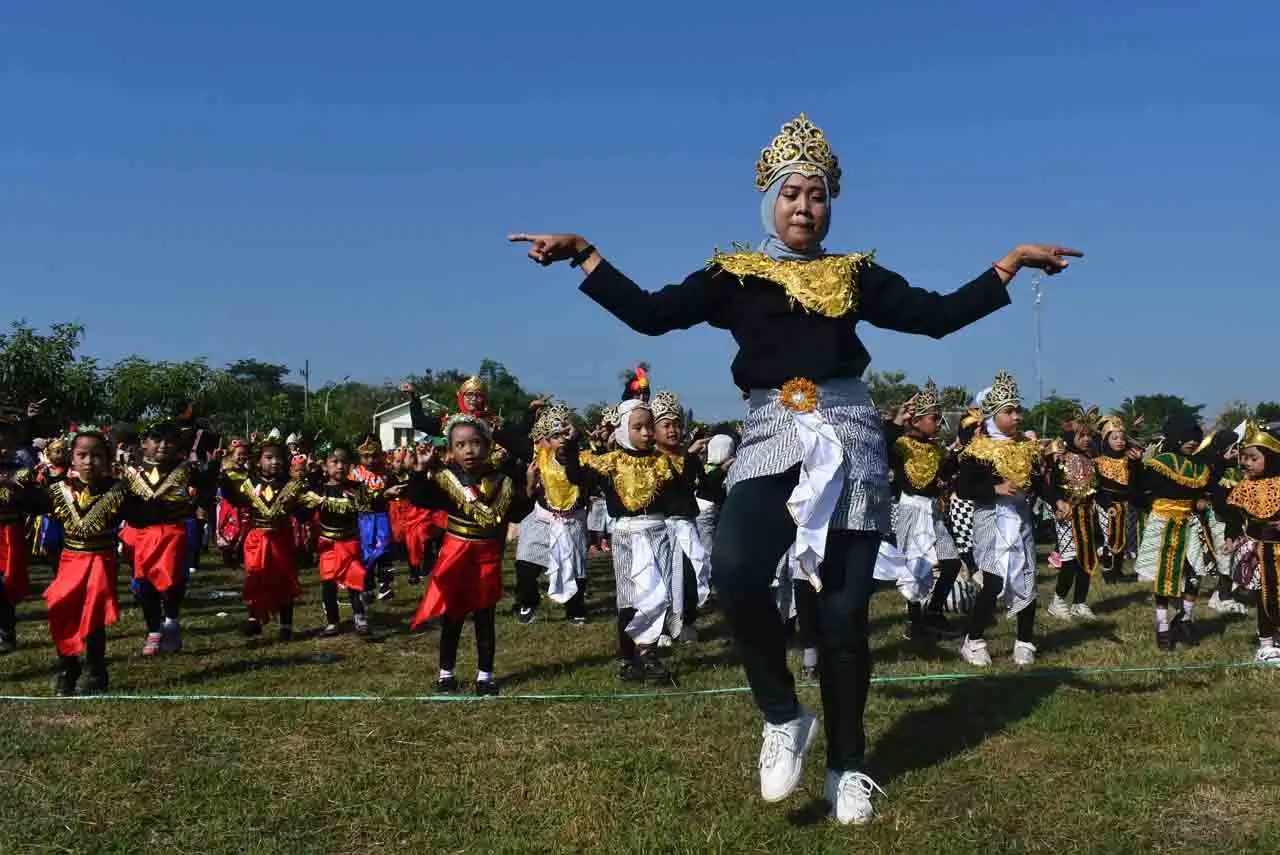 Gebyar Tari Massal Anak...
