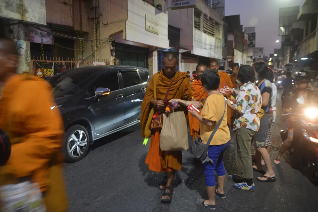 Jalan Kaki Ribuan Kilometer...