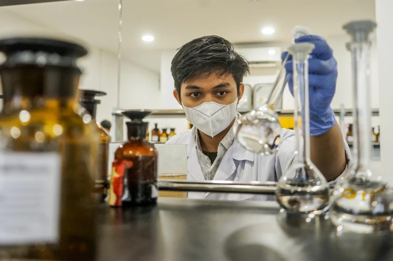 Melihat dari Dekat Laboratorium...