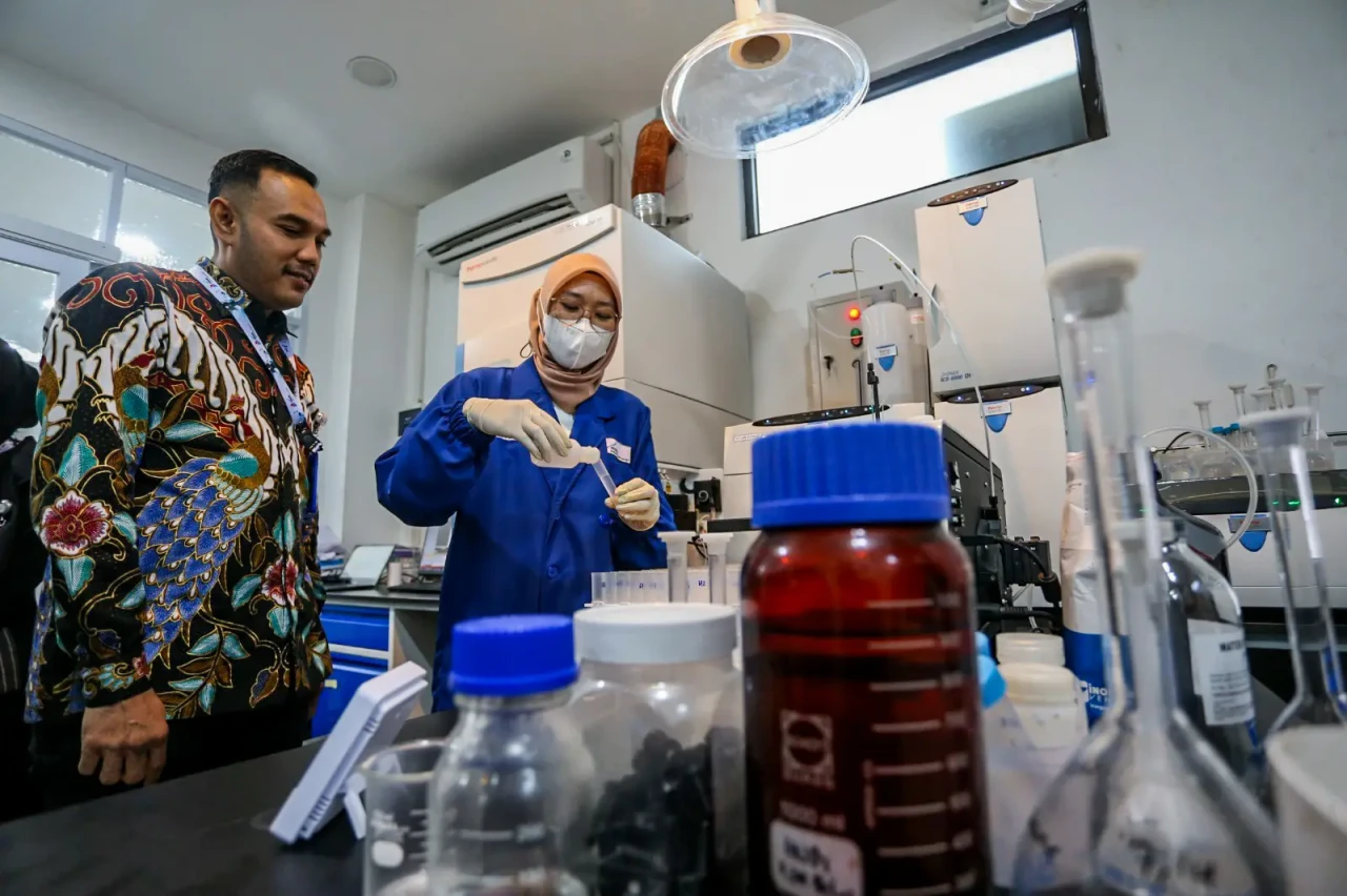 Melihat dari Dekat Laboratorium...