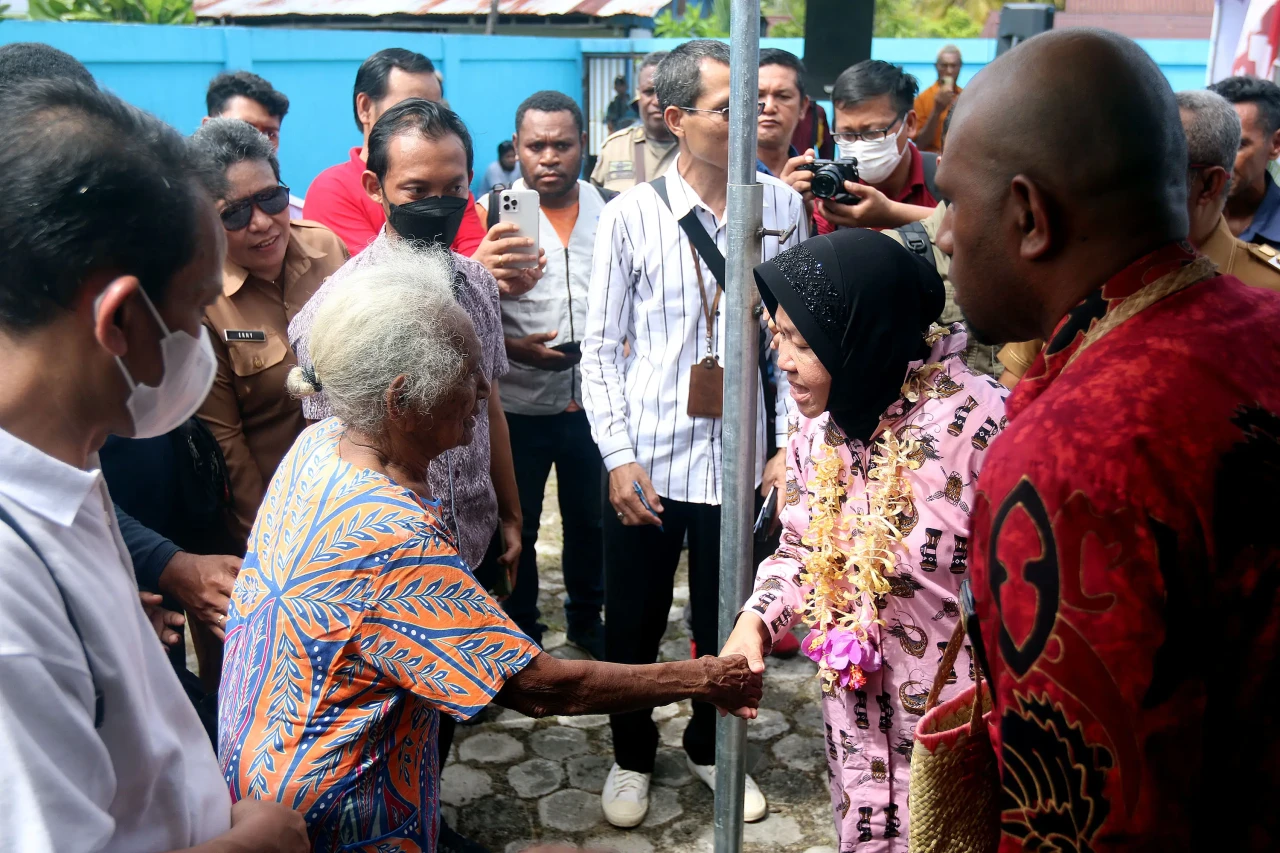 Sambangi Kepulauan Yapen,...