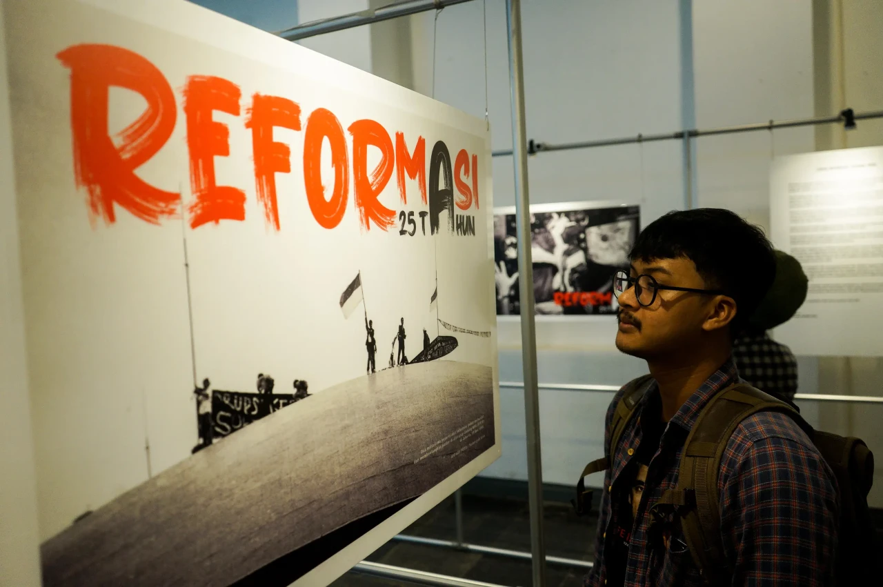 Pameran Foto 25 Tahun...