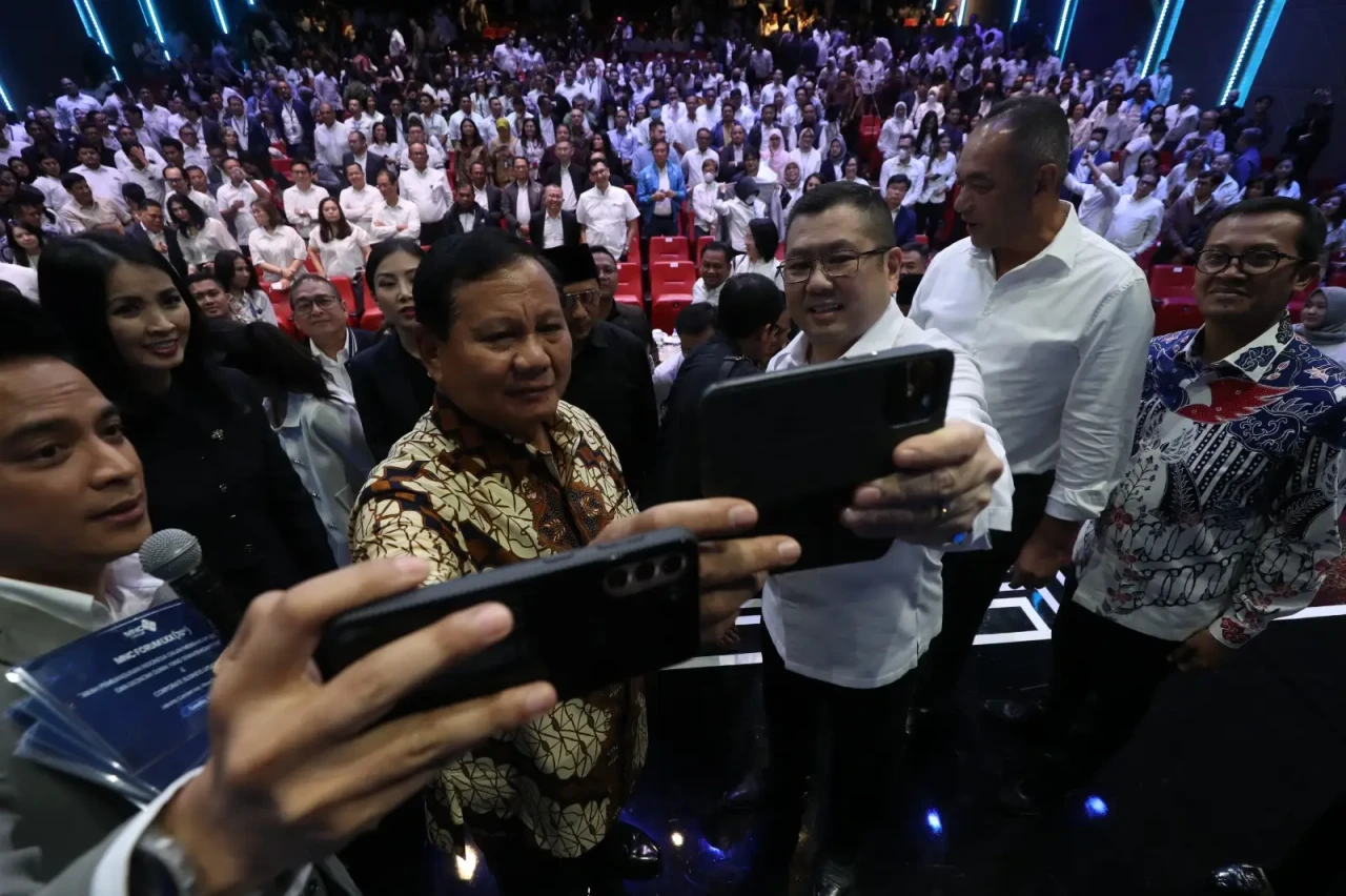 Prabowo Subianto Hadiri...