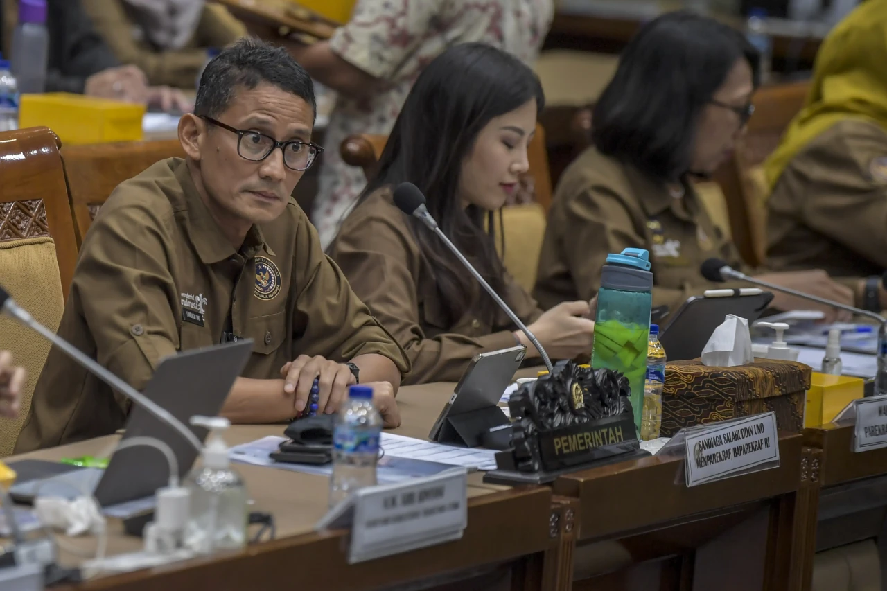 Rapat kerja Kemenparekraf...