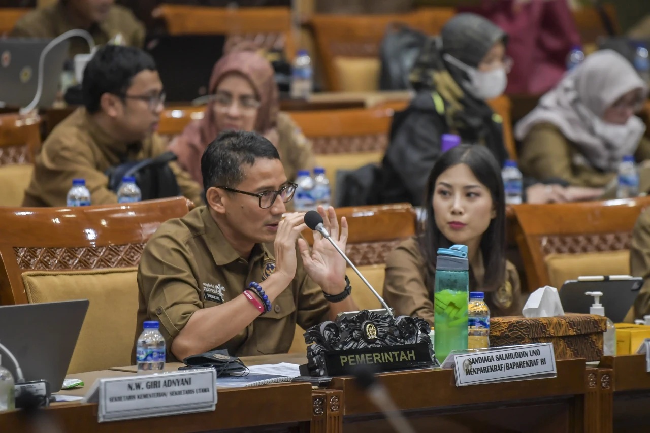 Rapat kerja Kemenparekraf...