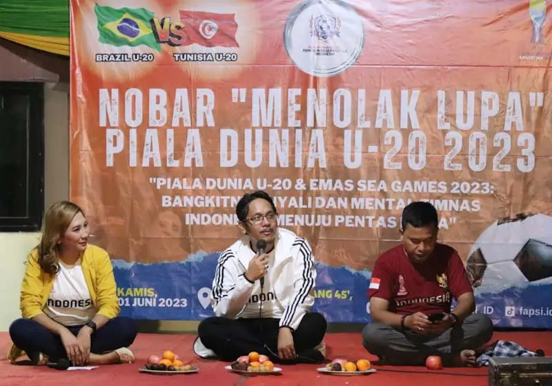 Ratusan Suporter Antusias...