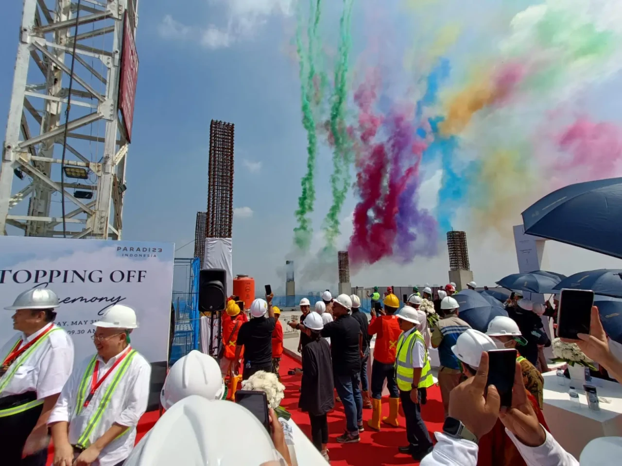 Topping off Proyek Apartemen...