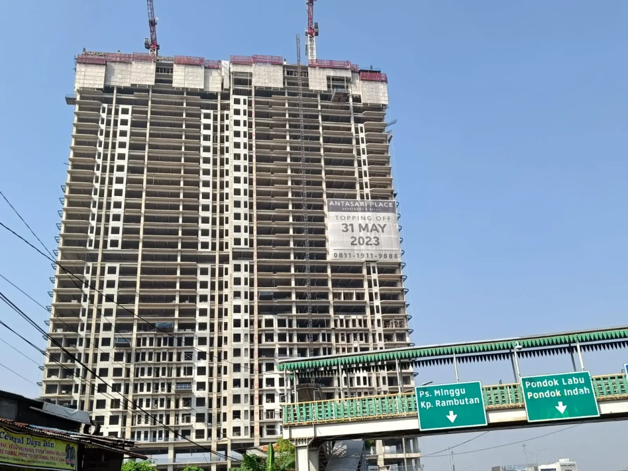 Topping off Proyek Apartemen...