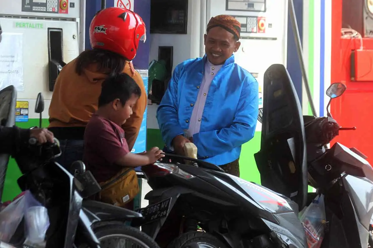Peringati Hari Lahir...