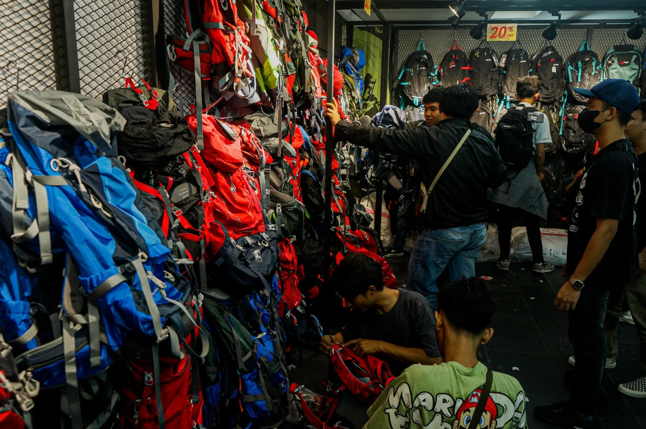 Berburu Diskon Perlengkapan...