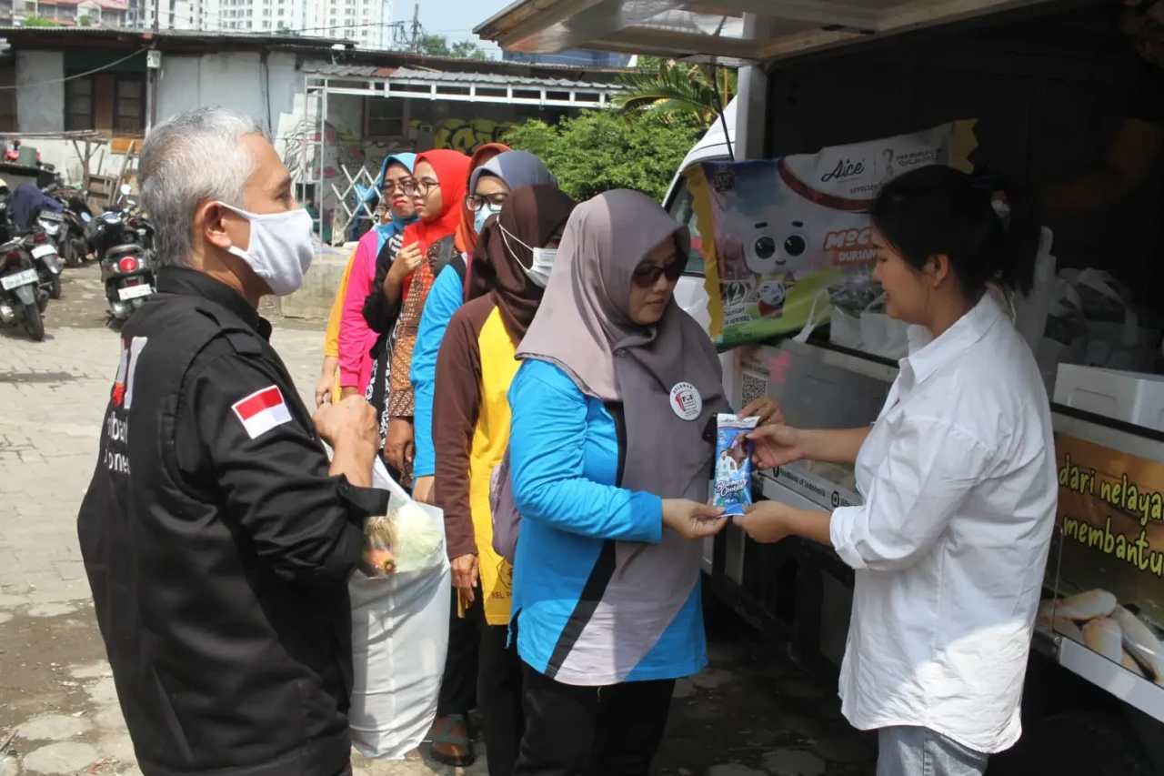 AICE Bagikan Bantuan...