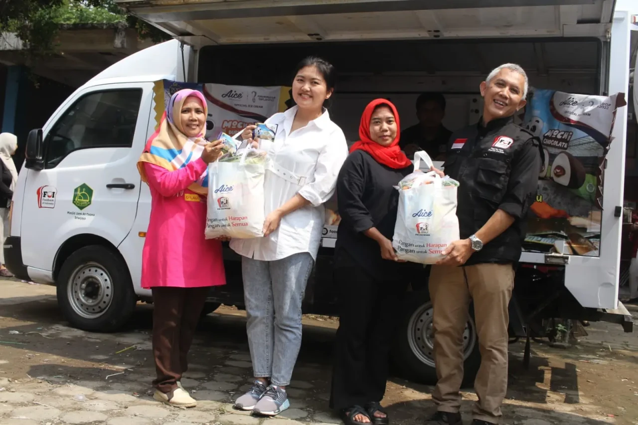 AICE Bagikan Bantuan...