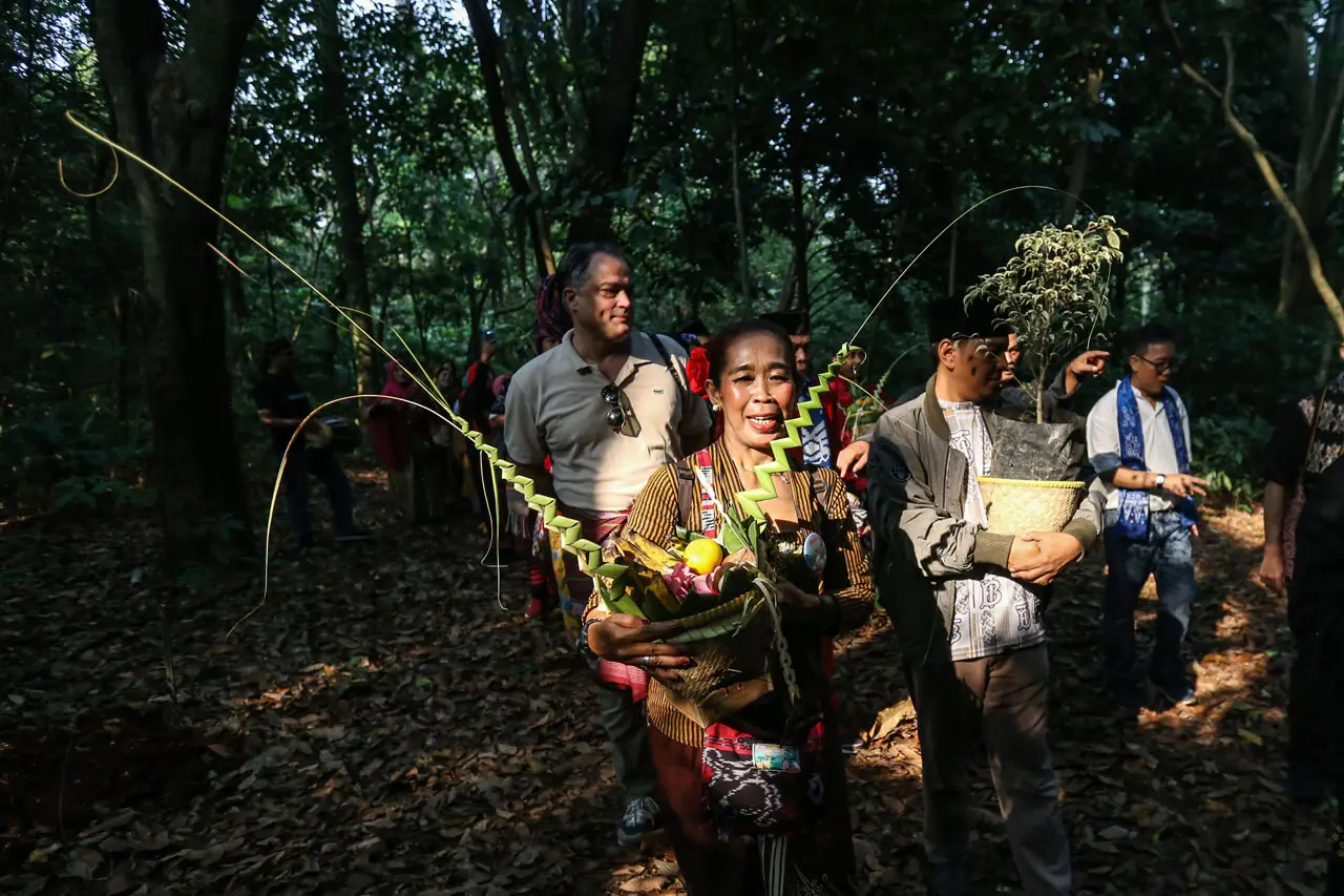 Kirab Sedekah Hutan...
