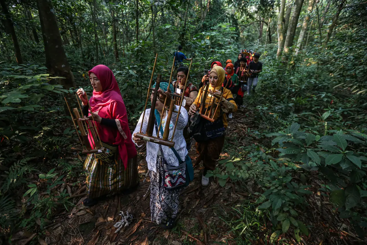 Kirab Sedekah Hutan...