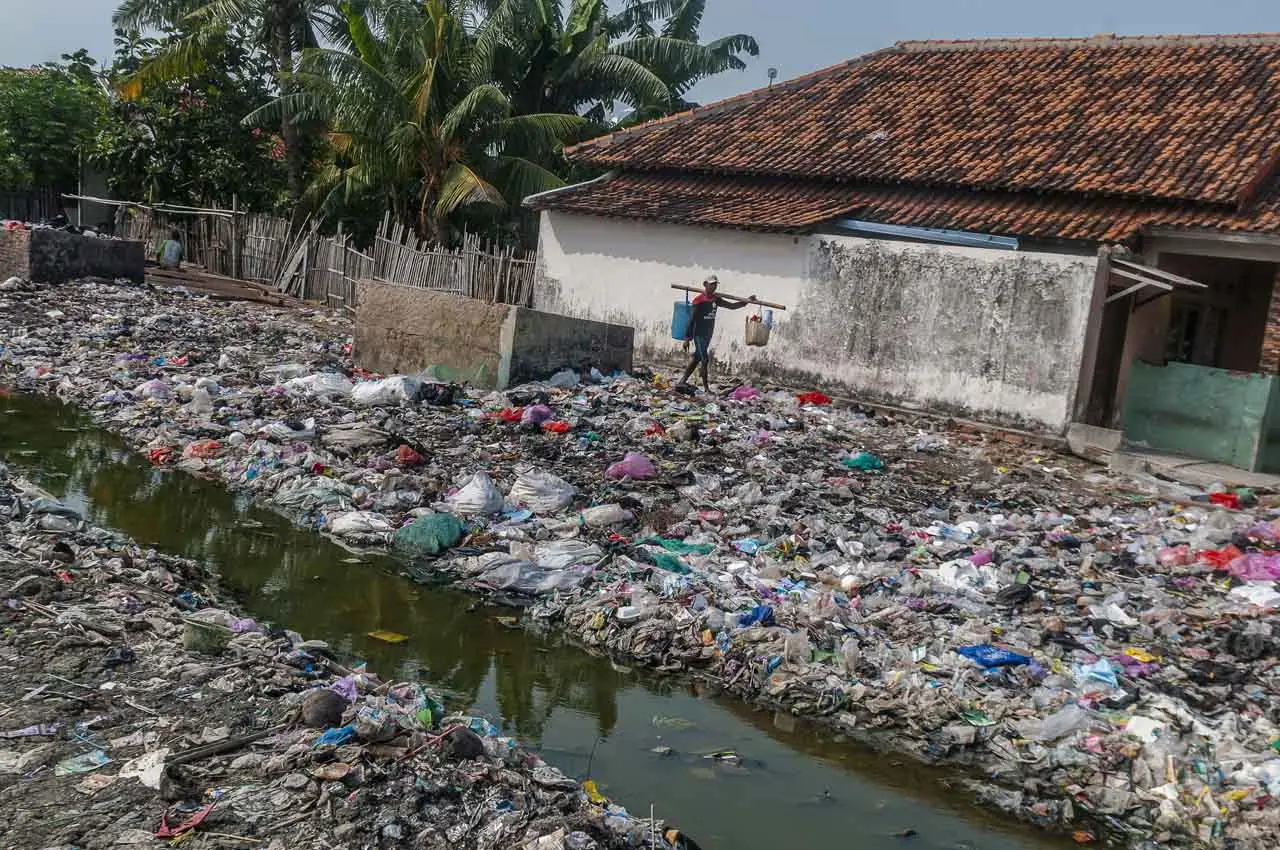 Tumpukan Sampah Sepanjang...