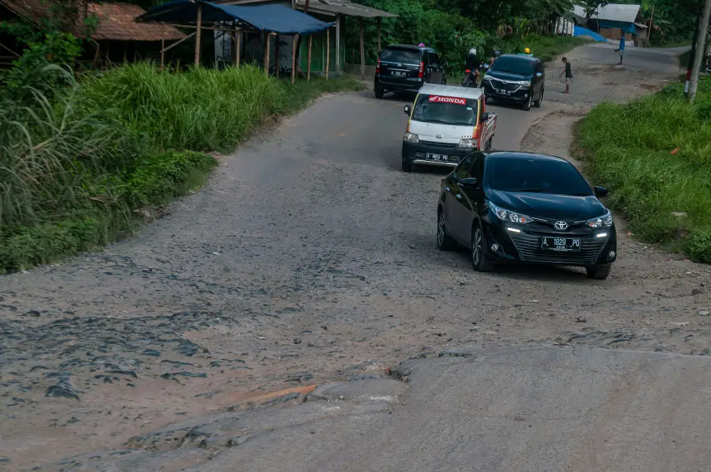 Akses Jalan Rusak Akibat...