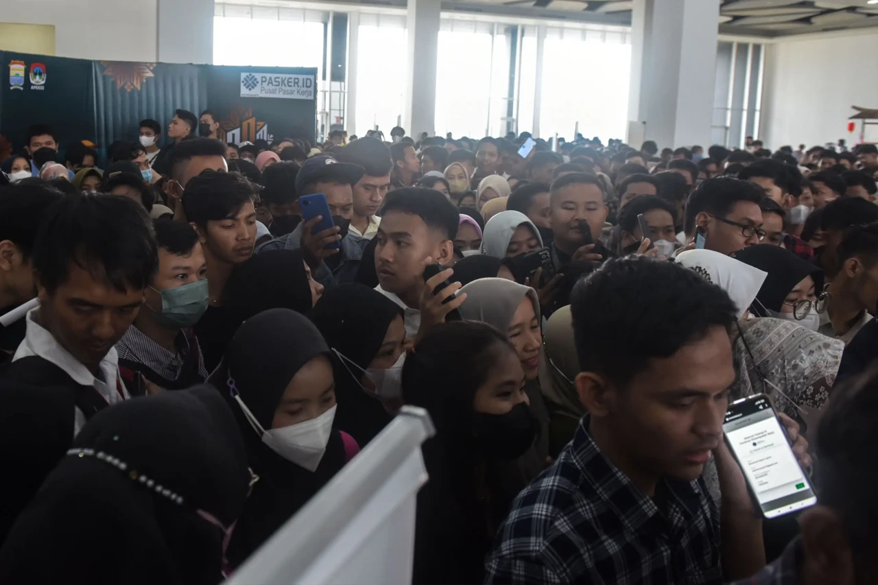 Potret Ribuan Pencari...