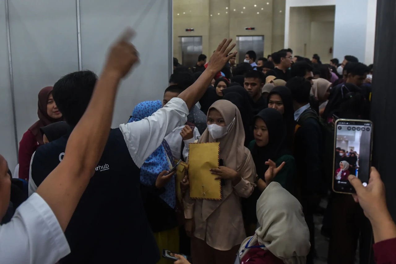 Potret Ribuan Pencari...
