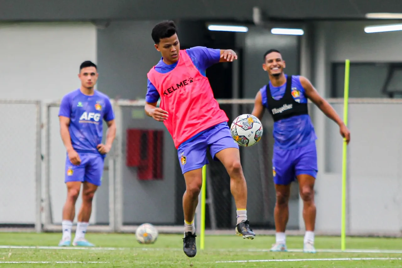 Persik Kediri Gelar...