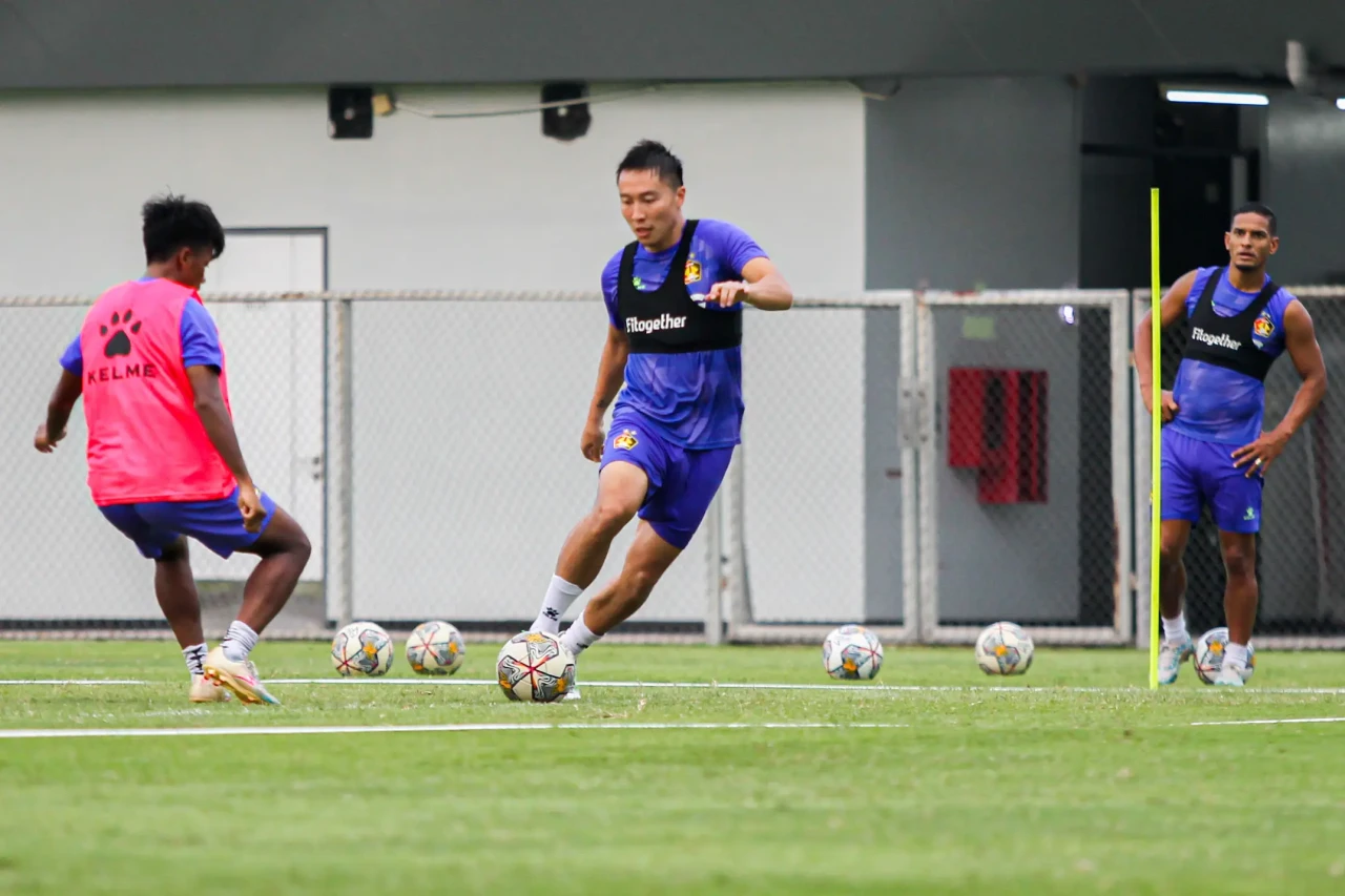 Persik Kediri Gelar...
