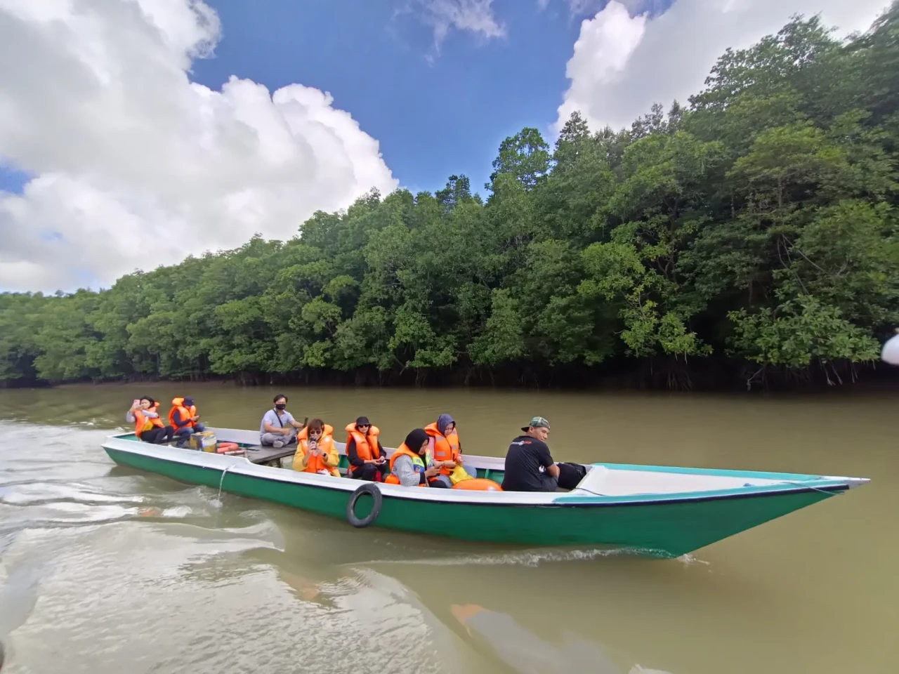 Wisata Hutan Mangrove...