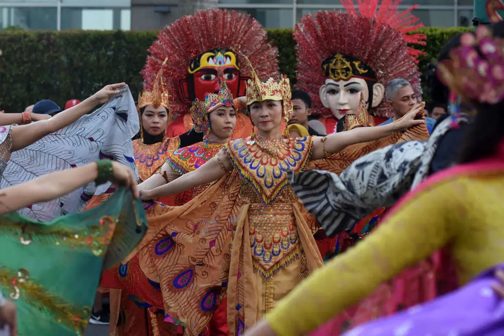 Parade Budaya Sambut...
