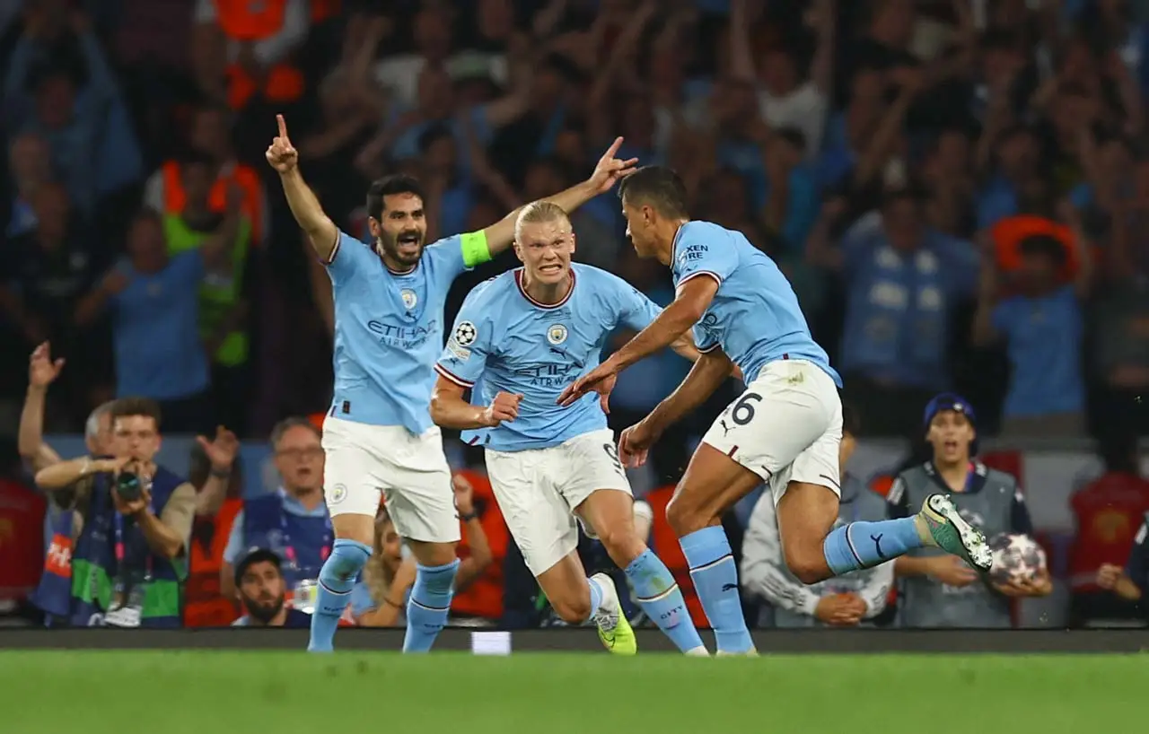 Cetak Sejarah, Manchester...