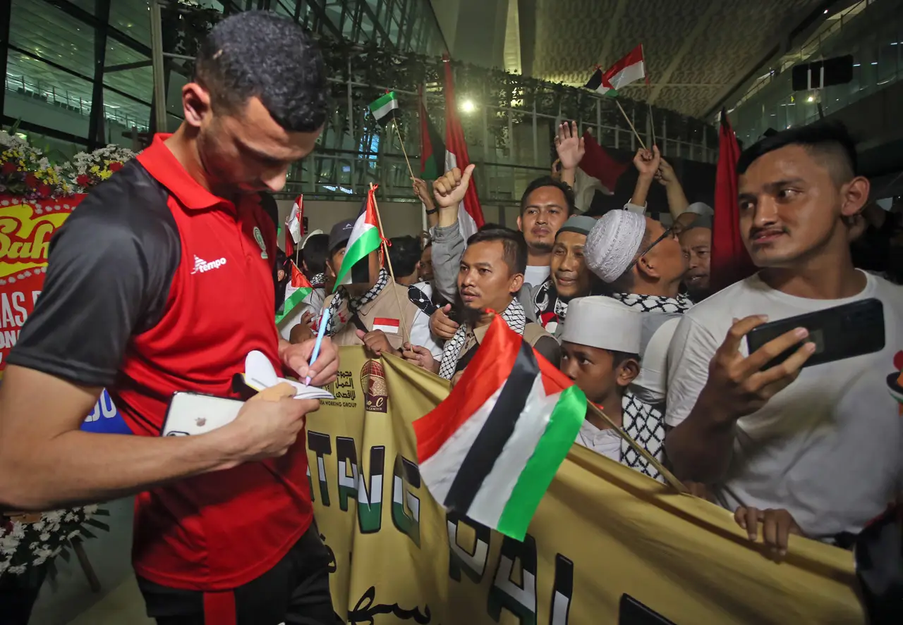Tiba di Indonesia, Timnas...