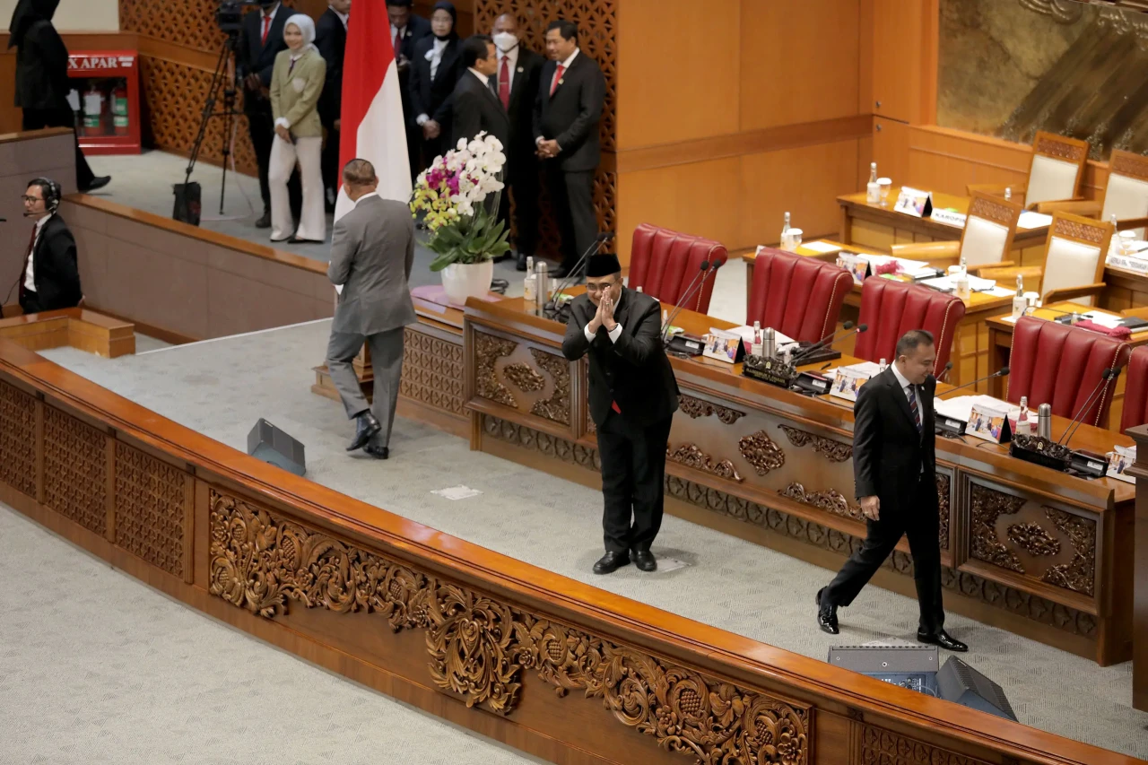 DPR RI Sahkan Slamet...
