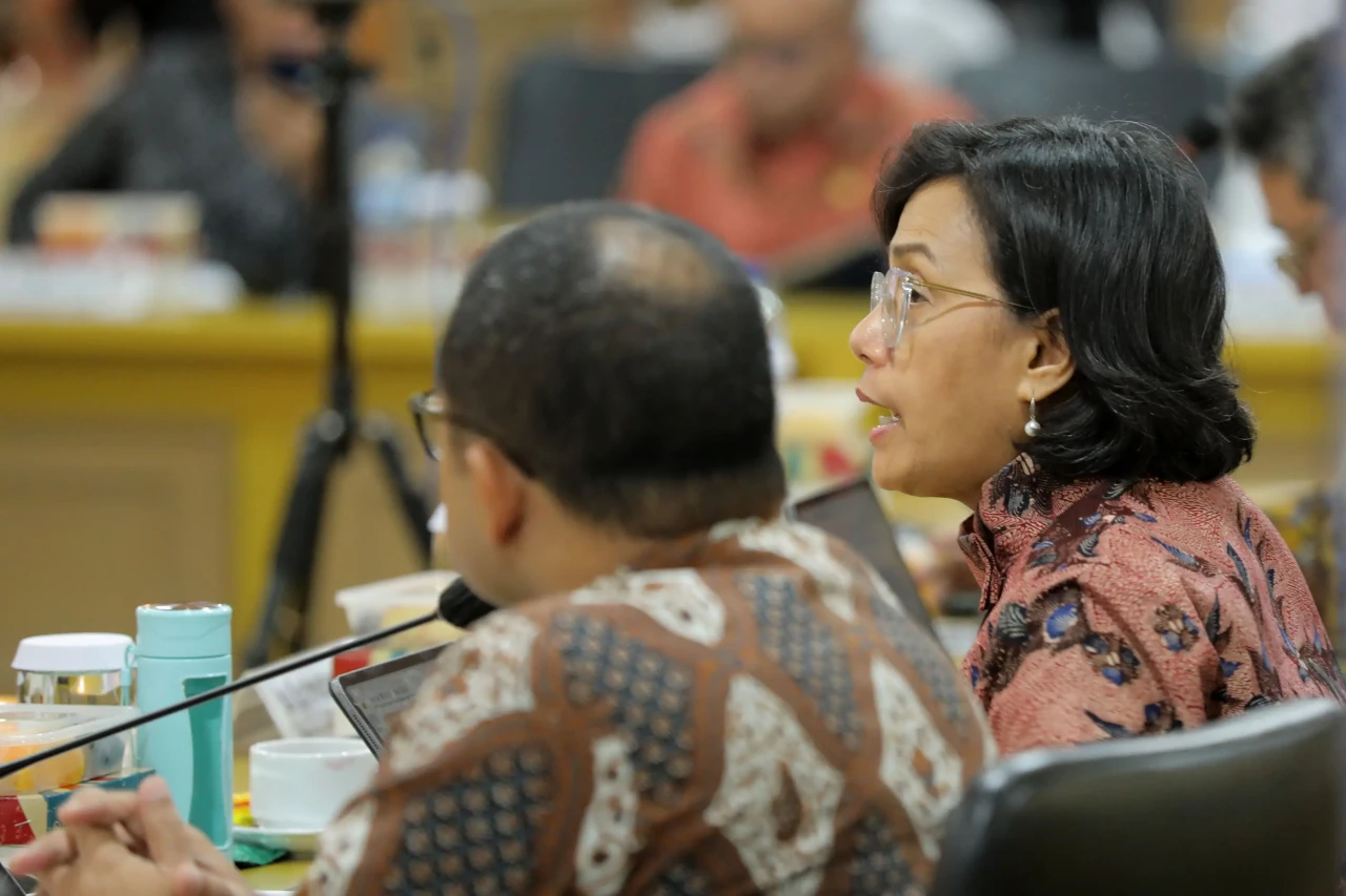 Rapat kerja Menkue dengan...