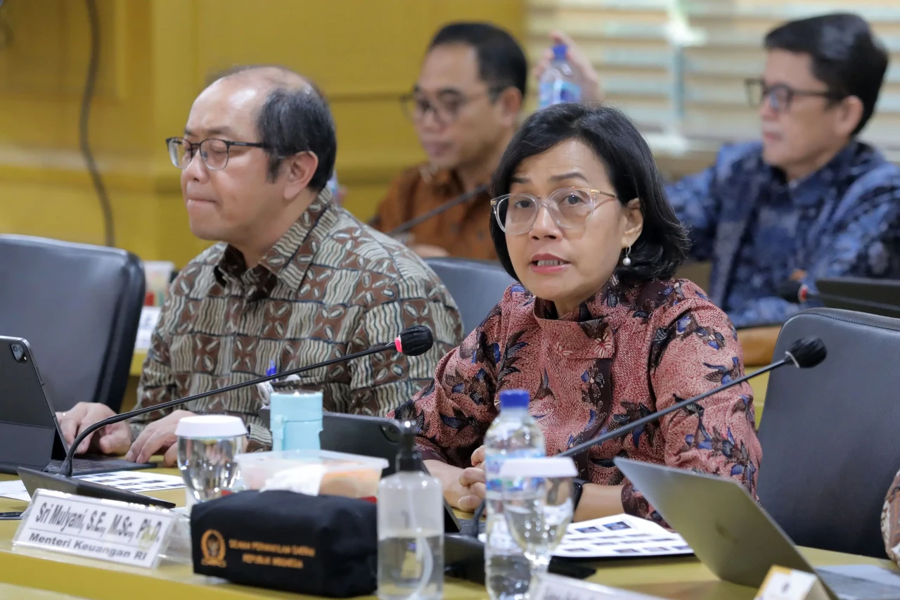 Rapat kerja Menkue dengan...