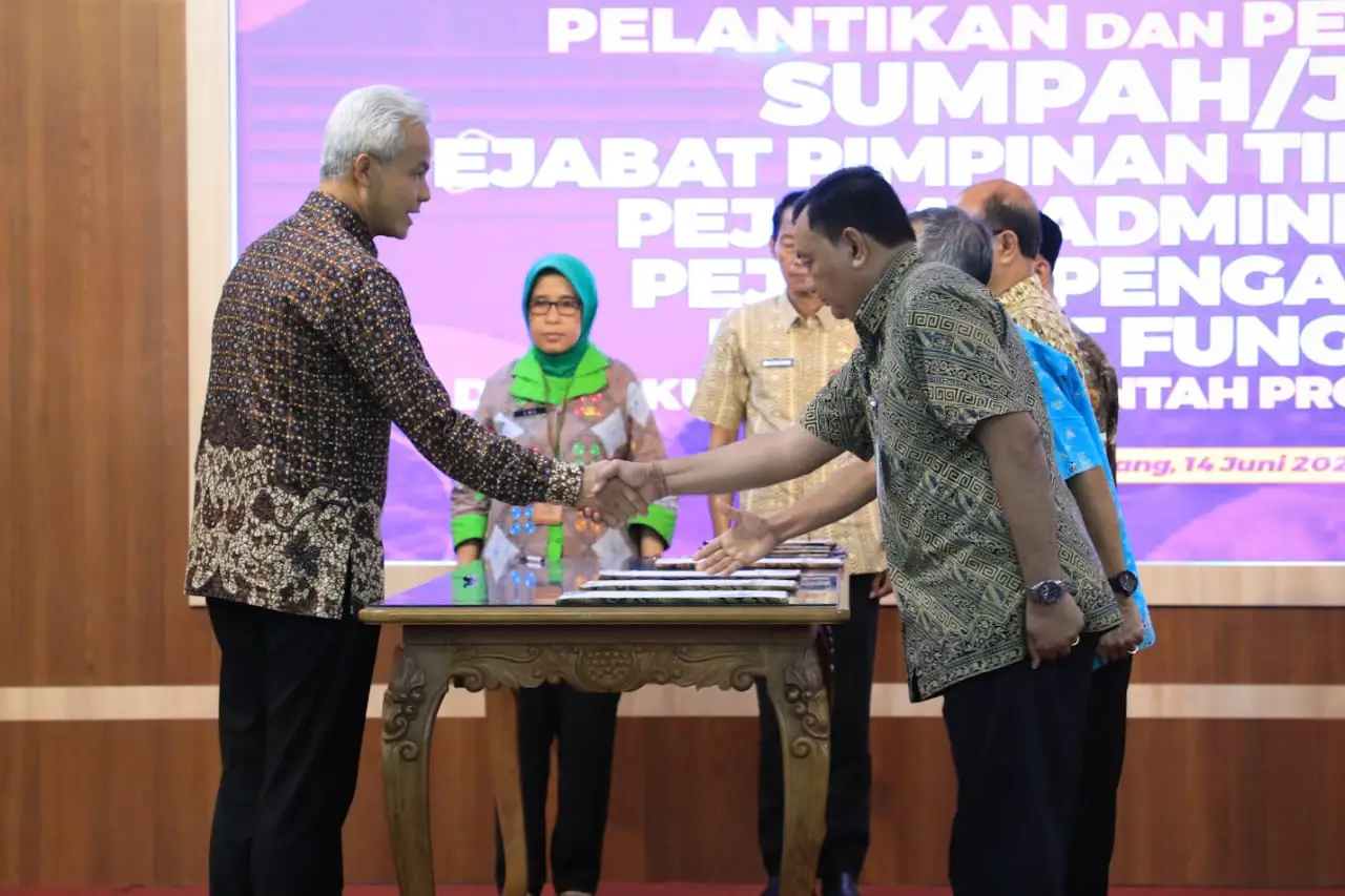 Lantik Pejabat Pemprov,...