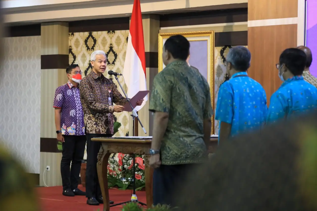Lantik Pejabat Pemprov,...