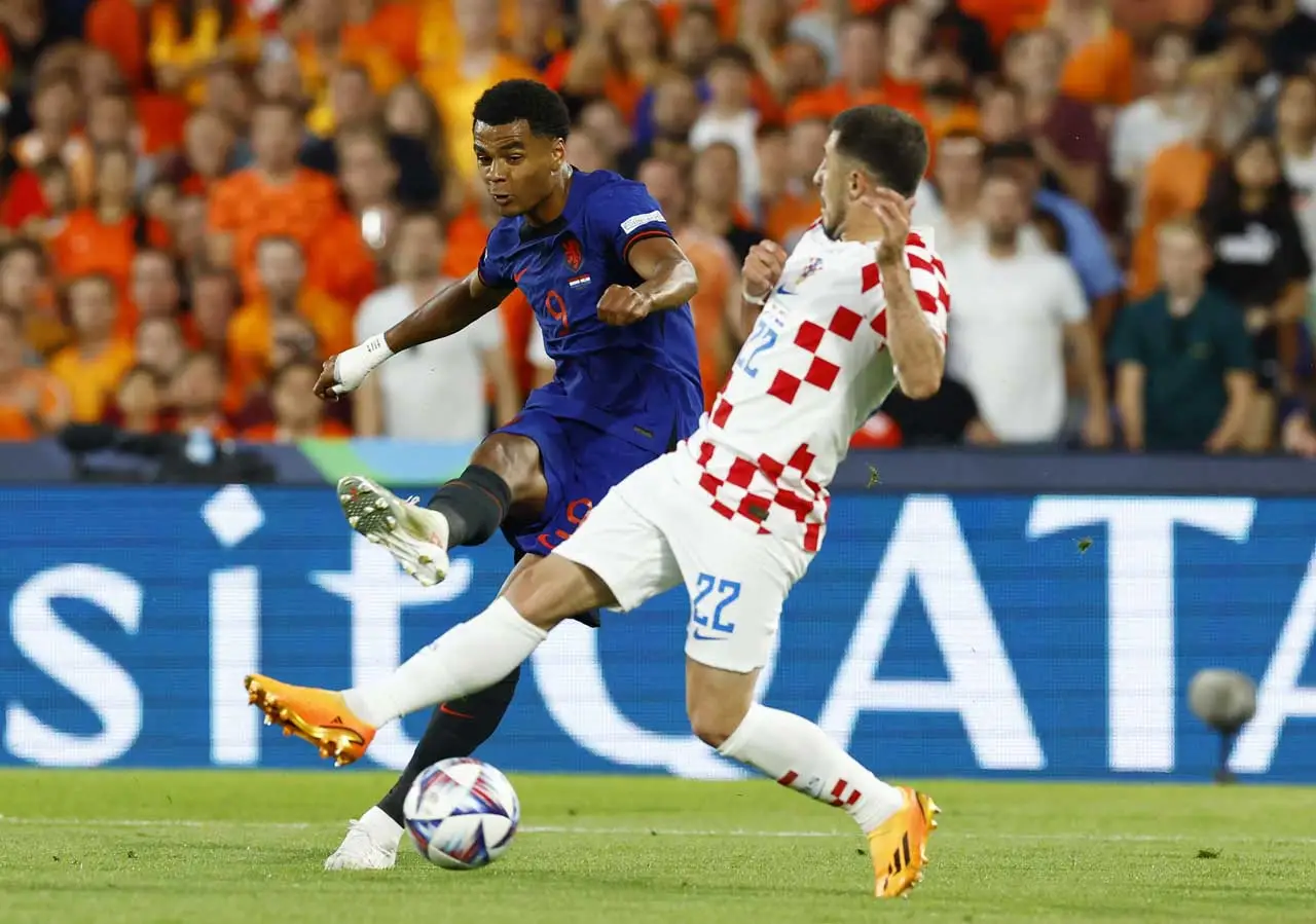Sikat Belanda 4-2 ,...