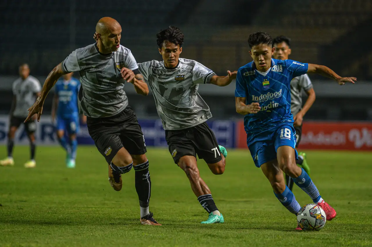 Laga Uji Coba, Persib...